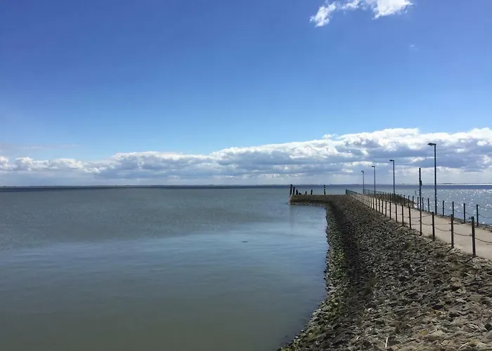 Semesterbostad Beachhouse Tossens